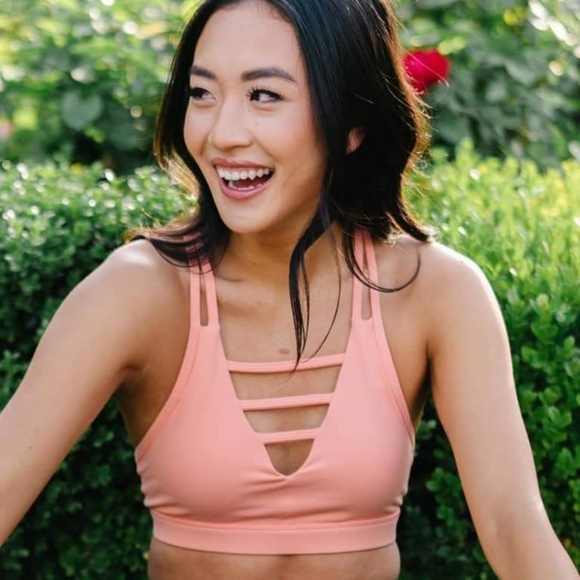 Peach Grid Bra 🍑 - Picture 1 of 3